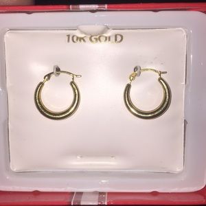 10k gold earrings, never worn